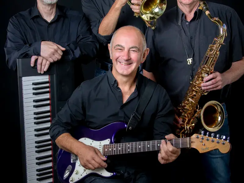 Vier Musiker von Easy Jazz aus Soest mit Keyboard, Trompete, Saxofon und E-Gitarre